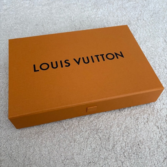 Louis Vuitton Slim medium flat gift box - Picture 1 of 9